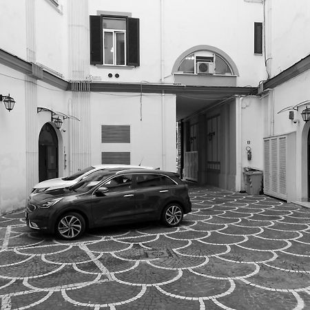 Le Corti Di Napoli Apartments Екстериор снимка