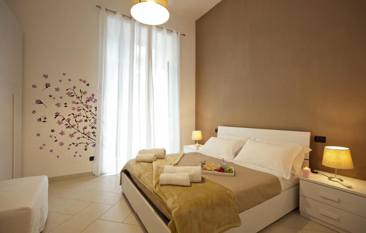 Le Corti Di Napoli Apartments Екстериор снимка
