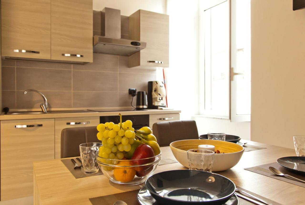Le Corti Di Napoli Apartments Екстериор снимка
