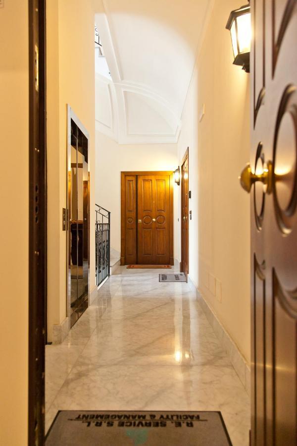 Le Corti Di Napoli Apartments Екстериор снимка