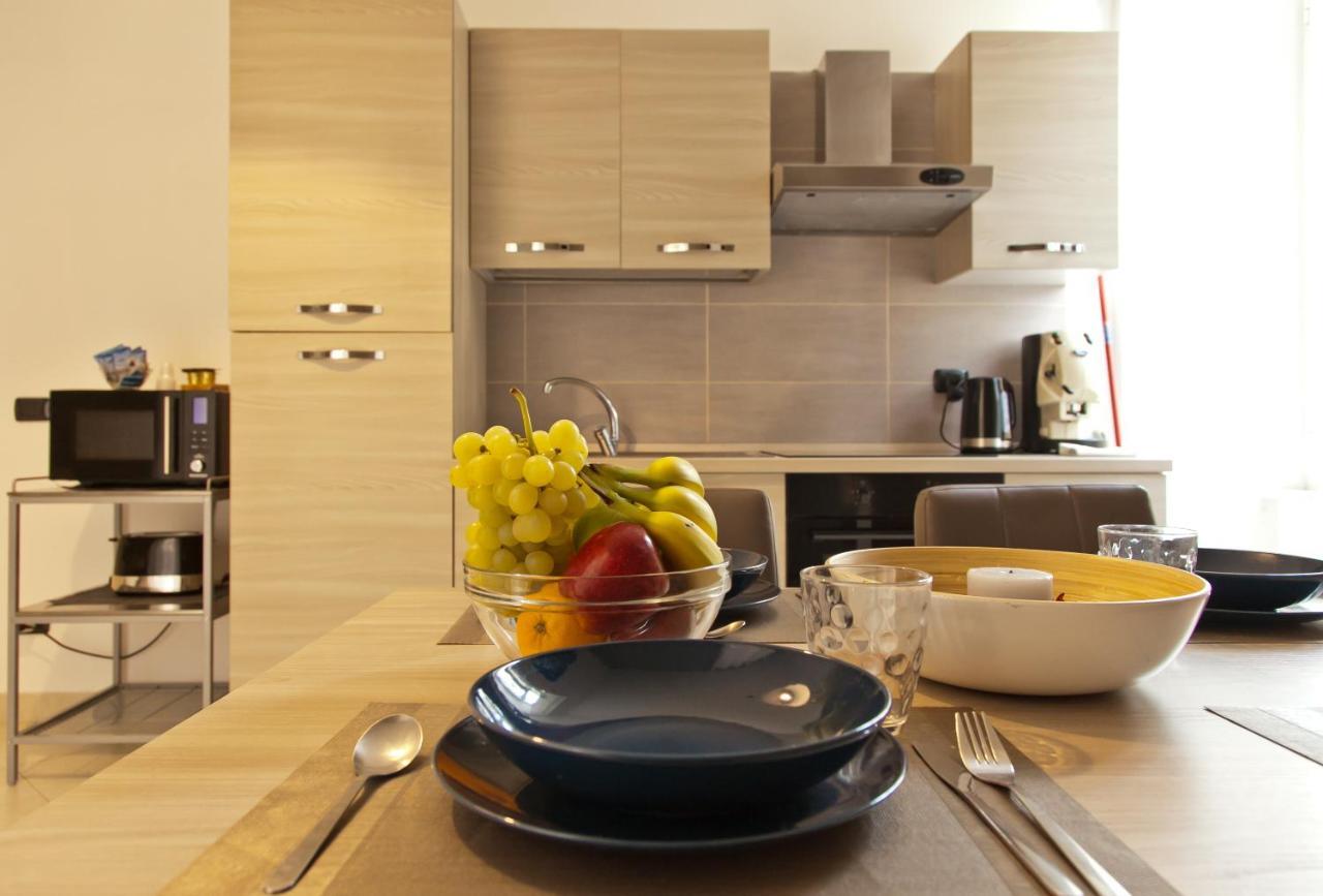 Le Corti Di Napoli Apartments Екстериор снимка