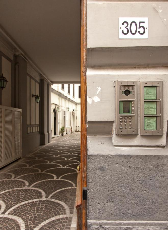 Le Corti Di Napoli Apartments Екстериор снимка