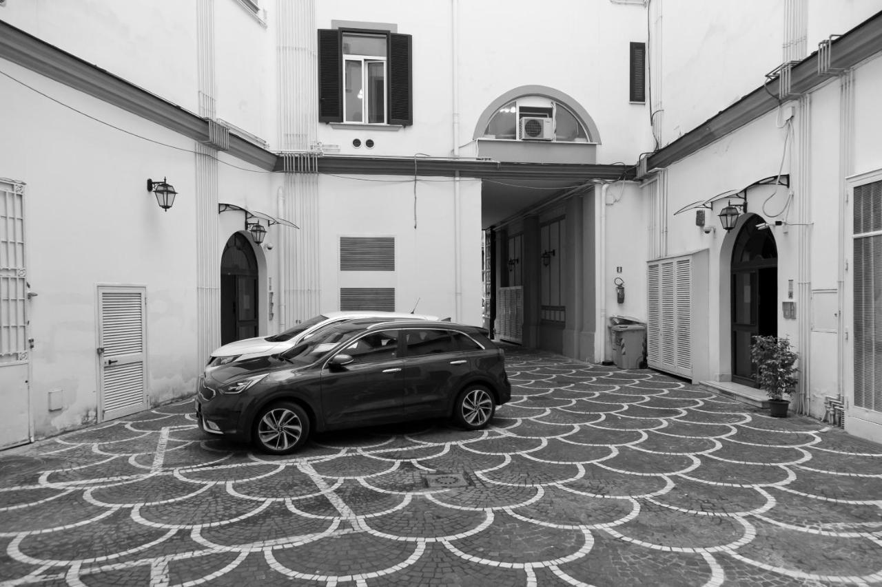 Le Corti Di Napoli Apartments Екстериор снимка